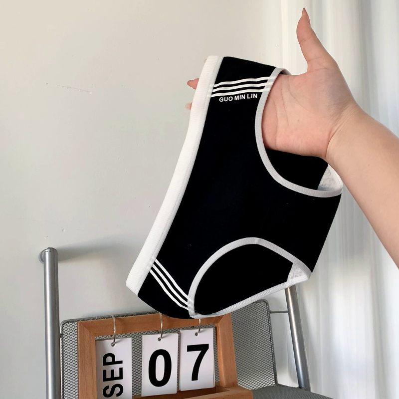 2025 trend New designer underwear for women cotton Crotch mid waist seamless sexy underwear Japanese sports style girls breathable underwear simple ve