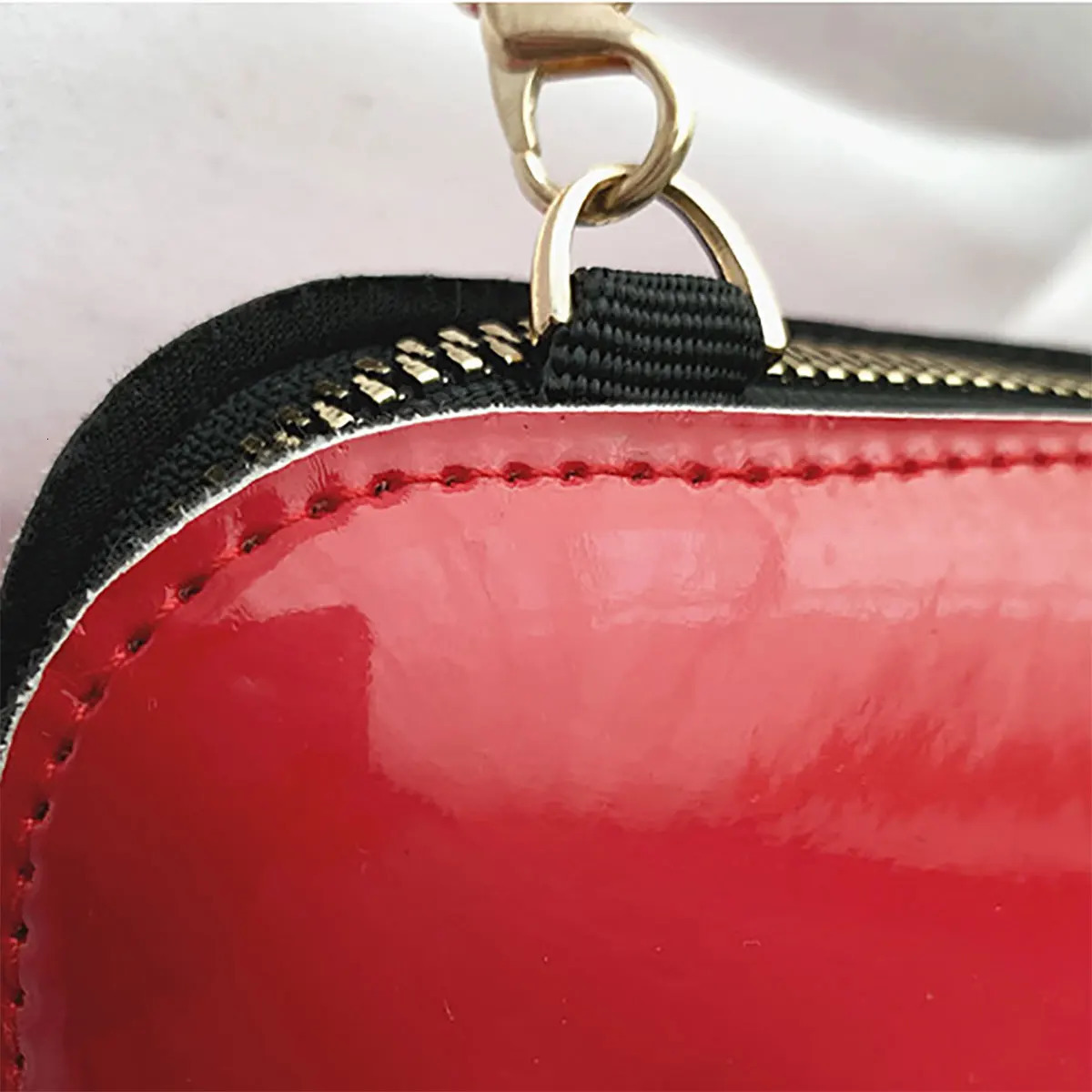 1 niche red lip chain bag innovative mini shoulder bag womens fashionable zipper bag 241023