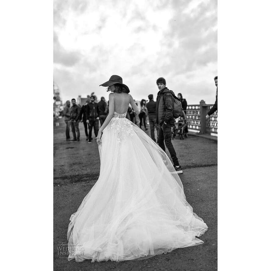 Dresses 3D Beach With Ral Spaghetered Skirt Backless Plus Size Elegant Garden Country Toddler Wedding Gowns Bc1832