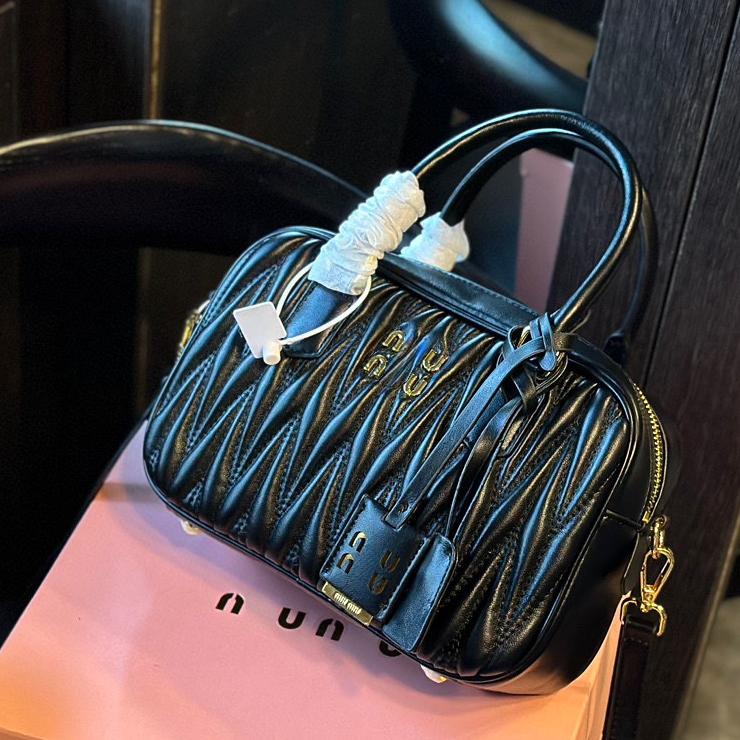 Designer Underarm Bags Womens Mini Handbags Casual Elegant PlushBowling High End Shoulder Bag Pleated wallet Leather Banquet tote Free shipping
