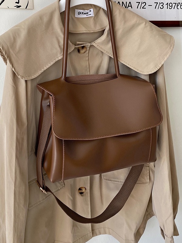 2025 Designer 2024 free 3 designer shipping Womens autumn and winter large capacity bag new underarm briefcase niche design high-end shoulder bags