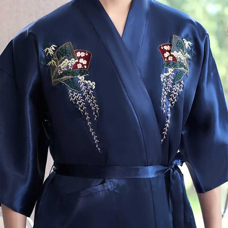 Embroidered mens kimono bathroom gown Chinese style Spwear casual pajamas loose sleepwear underwear satin silk lounge wear W241023