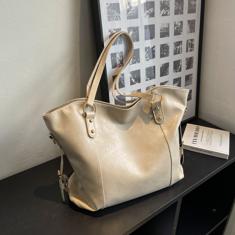2024 designer bag free shipping new large capacity bag womens single shoulder niche handheld college student class commuting tote flowing crossbody ba