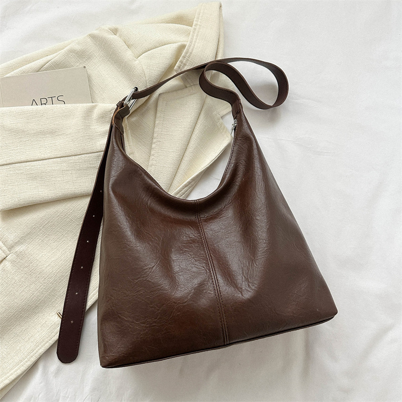 2025 Designer free 3 2024 designer shipping new versatile one shoulder underarm commuter texture solid color handbag tote bag