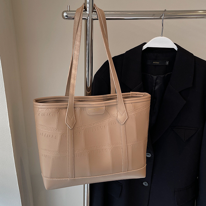 2024 bags designer women bag free shipping High end commuting armpit bag, women's large capacity tote bag, shoulder bag