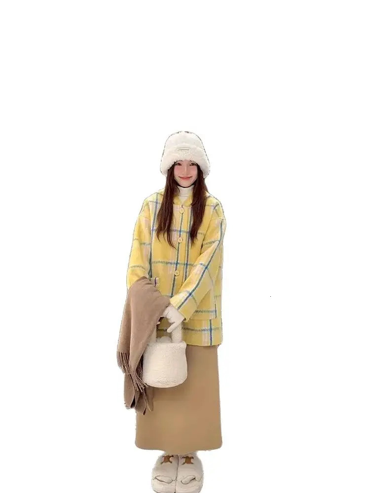 Wool coat yellow checkered hooded autumn/winter retro womens jacket Korean style short and elegant jacket 241023