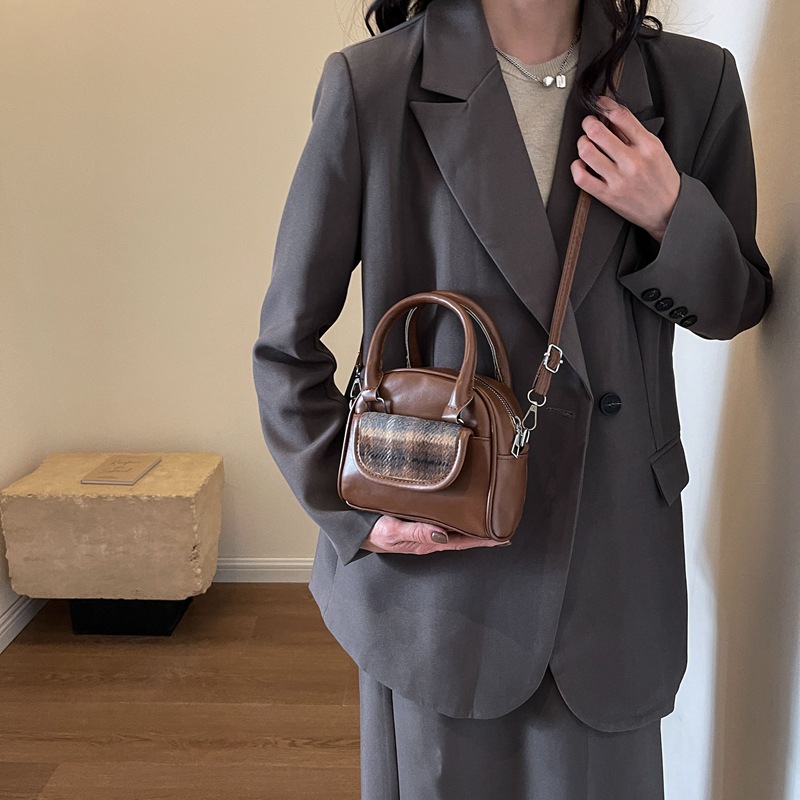 2025 Designer Fashionable minimalist 3 and small square 2024 winter new item niche popular crossbody bag casual handbag