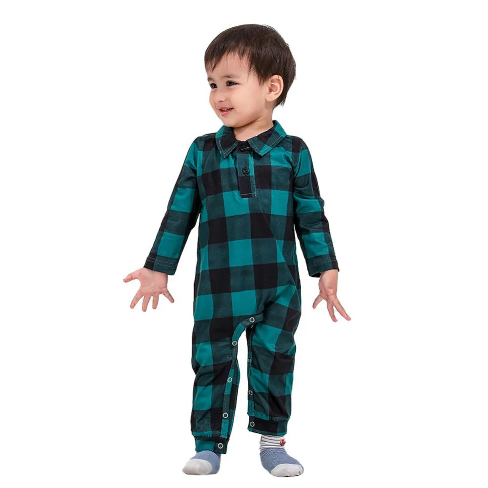 Cute and comfortable green grid family matching Christmas pajamas set for children and parents cute holiday set 241022