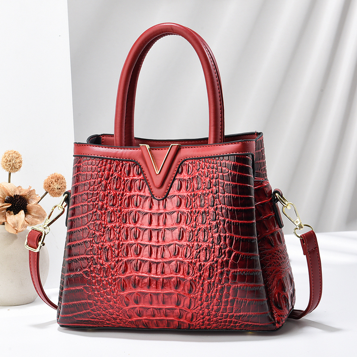 Designer 2024 Large Capacity Crocodile Pattern Handbag Trendy Fashion Women's Middle aged Mom Atmospheric Versatile Single Shoulder Crossbody Bag
