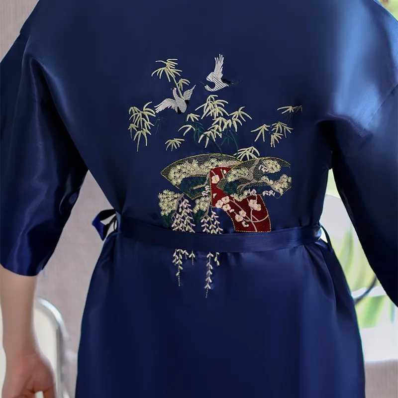 Embroidered mens kimono bathroom gown Chinese style Spwear casual pajamas loose sleepwear underwear satin silk lounge wear W241023
