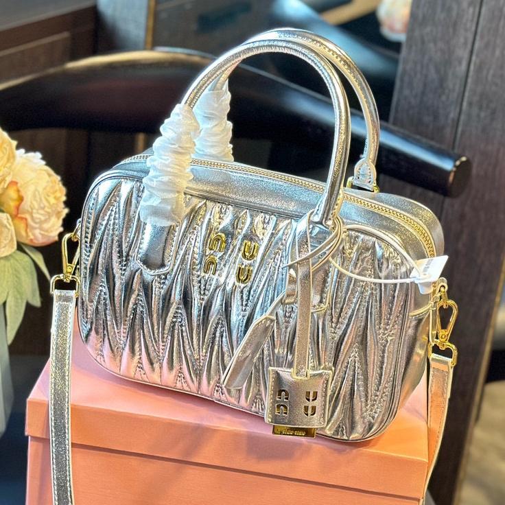 Designer Underarm Bags Womens Mini Handbags Casual Elegant PlushBowling High End Shoulder Bag Pleated wallet Leather Banquet tote Free shipping