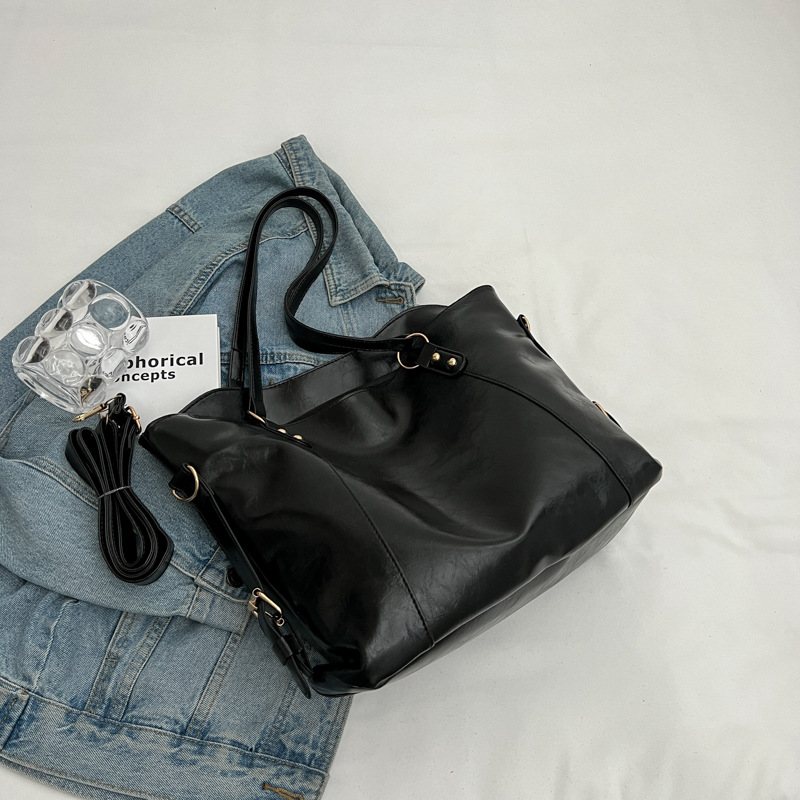 2024 designer bag free shipping new large capacity bag womens single shoulder niche handheld college student class commuting tote flowing crossbody ba