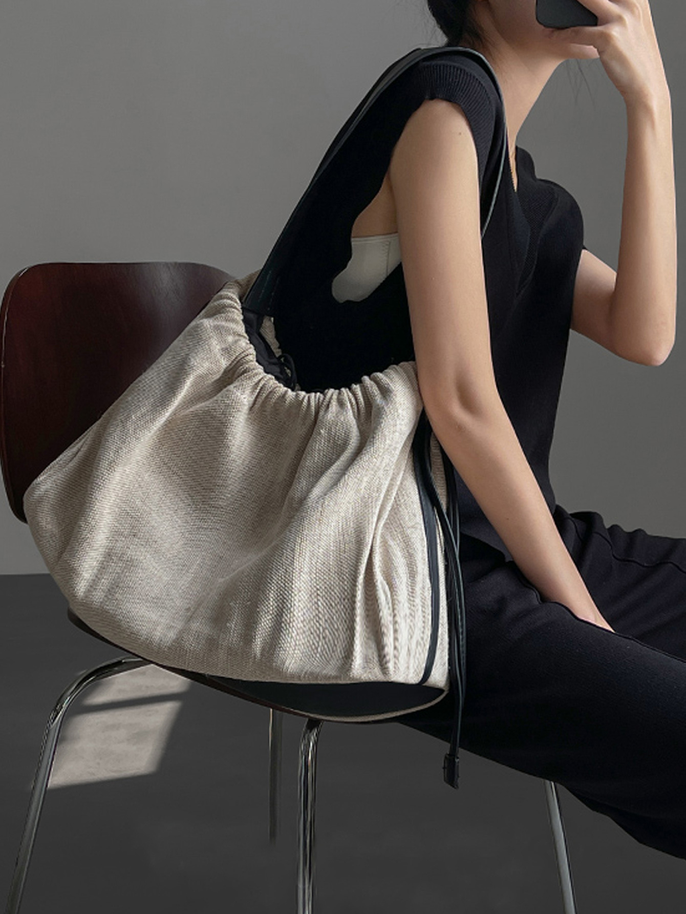 2025S Fashion Designer Designer Free Shipping New Niche Canvas Lightweight And Capacity Travel Single Shoulder Commuting Tote Large Bag