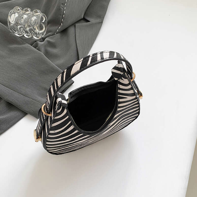 New Cow Shoulder For Spring/Summer Versatile Women's Bag Personalized Korean Leopard Pattern Underarm Handbag