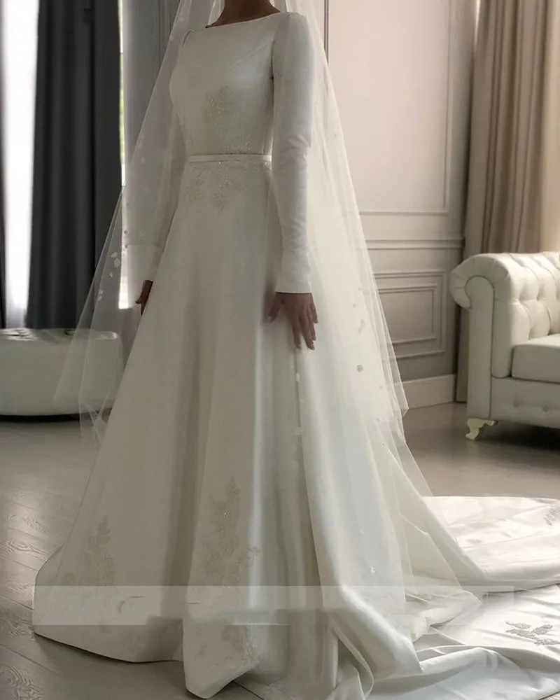 Traditional Muslim Satin A-Line Wedding Dresses Embroidery Lace Appliques Long Sleeves High Neck Arabic Dubai Bridal Gowns Court Train White Middle Ea
