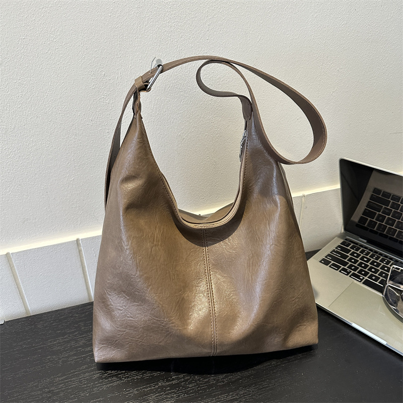 2025 Designer free 3 2024 designer shipping new versatile one shoulder underarm commuter texture solid color handbag tote bag