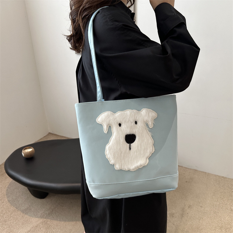2025 Designer 2024 new cute 3 casual beautiful personalized artistic large capacity commuting shoulder bag free shipping