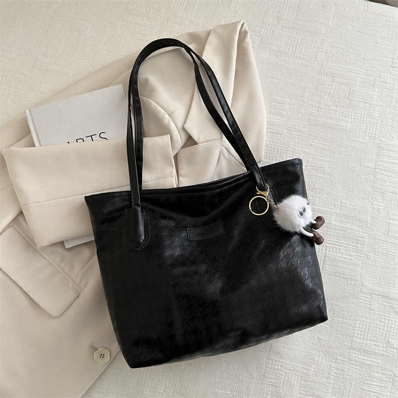 2025 Designer 2024 free 3 designer shipping new handbag casual one shoulder armpit tote bag