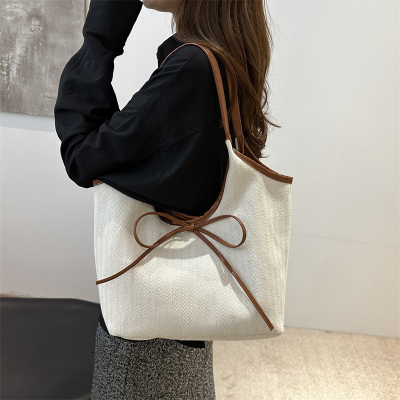 2025 Designer 2024 3 New Tote Fashionable Handbag Personalized Single Underarm Shoulder Bag