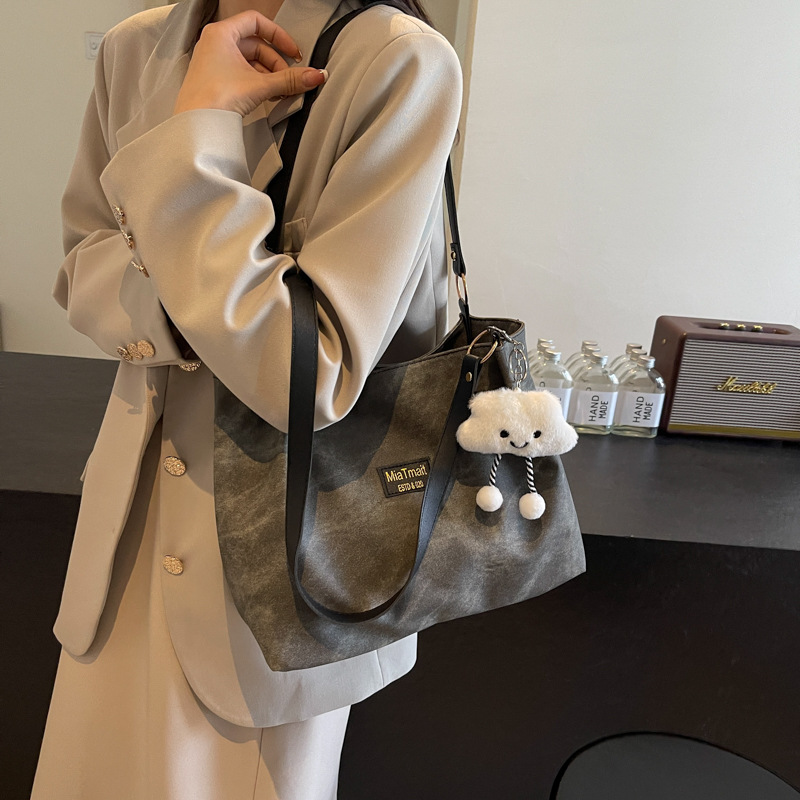 2025 Designer Simple 3 2024 New Fashionable and Beautiful Shoulder Large Capacity Commuter Tote Bag free shipping