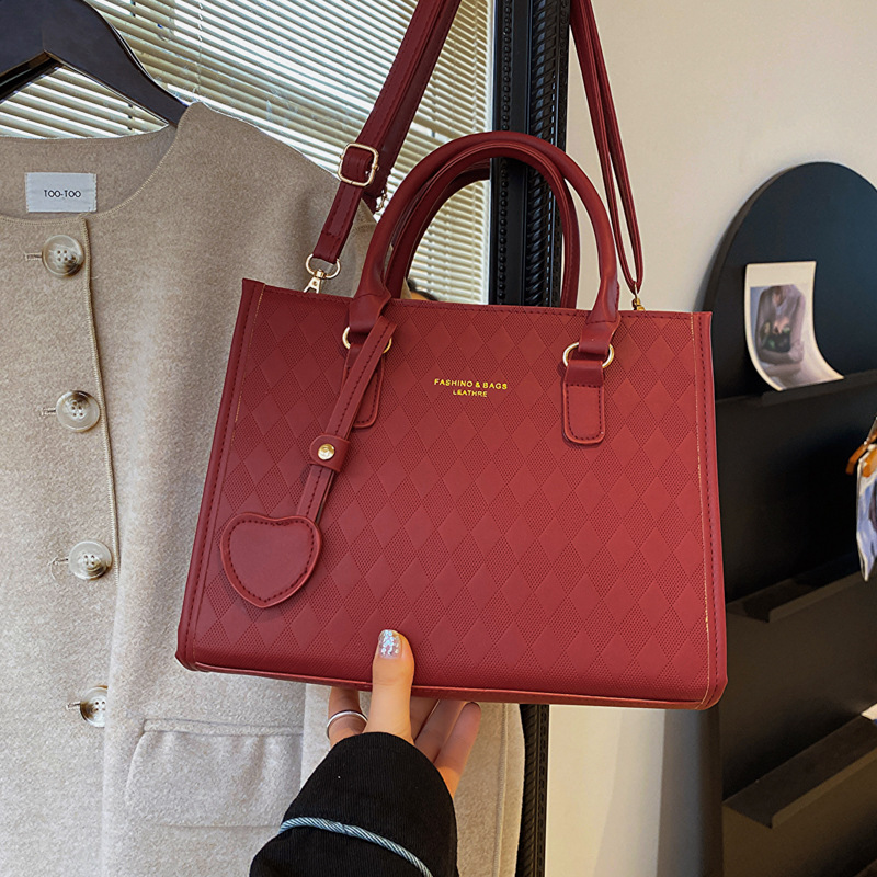 2025 Designer 2024 Autumn New 3 Fashionable Large Capacity Handheld Big Simple Fashion Casual Shoulder Small Square Bag free shipping