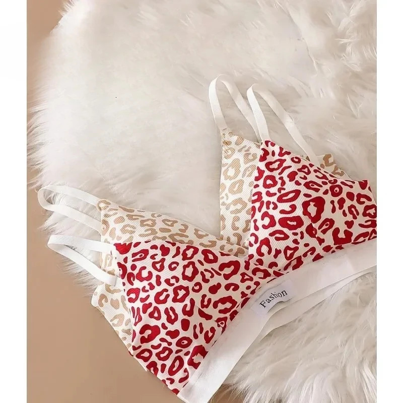 2025 New fashion designer women s seamless bra low waist underwear leopard print sexy gerie Vneck sports cotton set