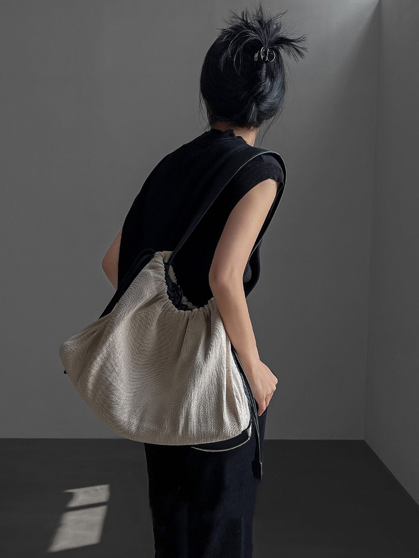 2025S Fashion Designer Designer Free Shipping New Niche Canvas Lightweight And Capacity Travel Single Shoulder Commuting Tote Large Bag
