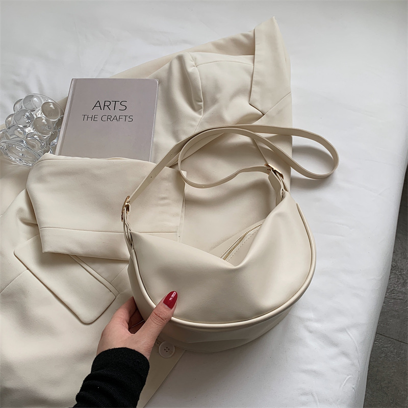 2025 Designer 2024 free shipping 3 new designer tote bag handbag cow horn crossbody dumpg bun