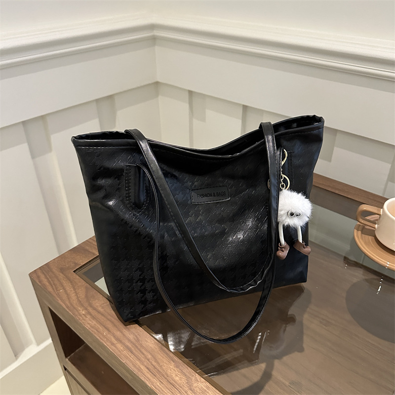 2025 Designer 2024 free 3 designer shipping new handbag casual one shoulder armpit tote bag