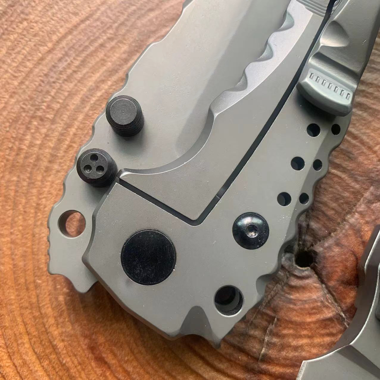 MBB T1 Survival Tactical Folding Knife D2 Titanium Coating Tanto Point Blade CNC Stainlesss Steel Handle Ball Bearing Collector's knife with Reta