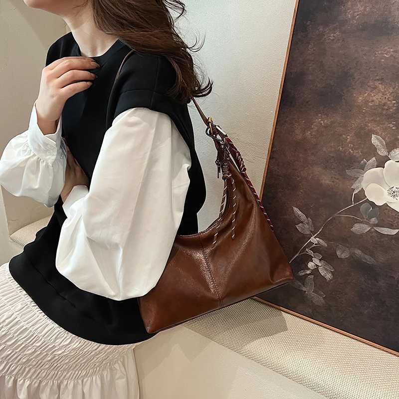 Women Pu Shoulder Bag Designer Tote Handbag Large Capacity Chic Hobo with Pendants Stylish Top Handle Outdoor Travel 241023