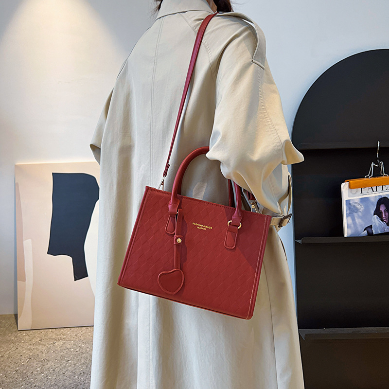 2025 Designer 2024 Autumn New 3 Fashionable Large Capacity Handheld Big Simple Fashion Casual Shoulder Small Square Bag free shipping