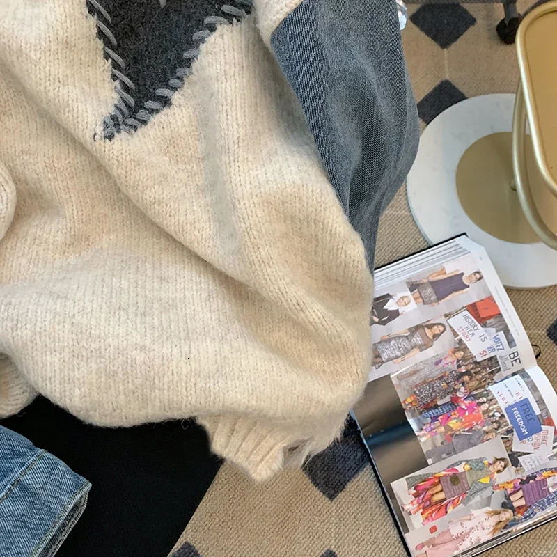 Womens long sleeved floral retro denim patch work knit sweater autumn womens O-neck heart-shaped sweater loose Harajuku sweater 241022