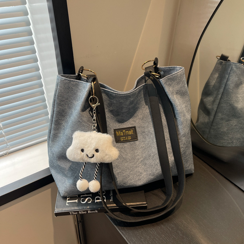 2025 Designer Simple 3 2024 New Fashionable and Beautiful Shoulder Large Capacity Commuter Tote Bag free shipping