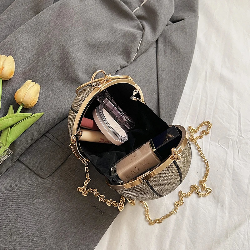 Netizen Little Handbag Womens 2024 Personalized Basketball Bag Celebrity Handbag Small Round Bag Versatile Diagonal St 241023