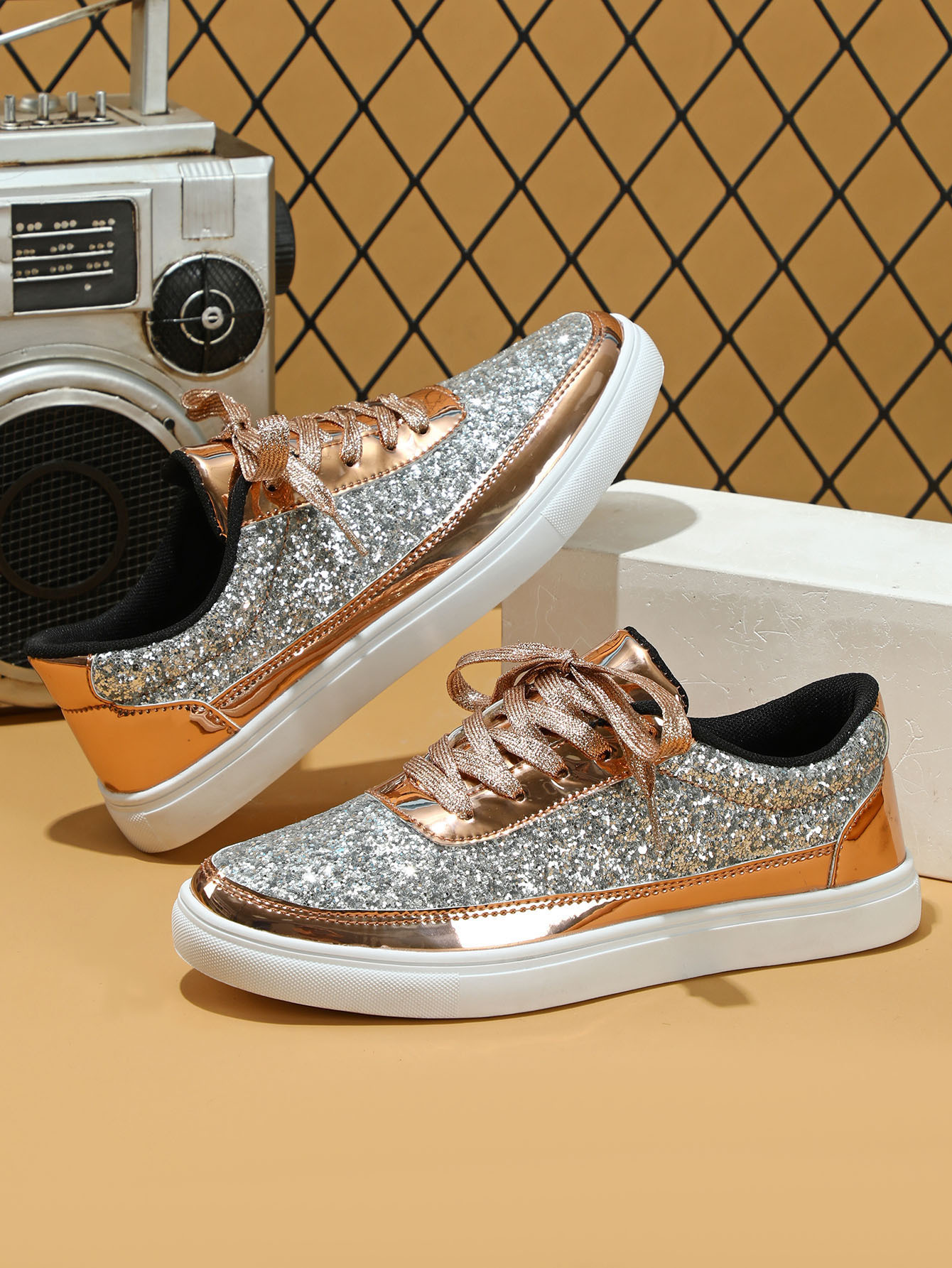 Spring and autumn trend casual thick soled board shoes new bright face fashion women's shoes low top lace-up flat shoes couple fashion sneaker
