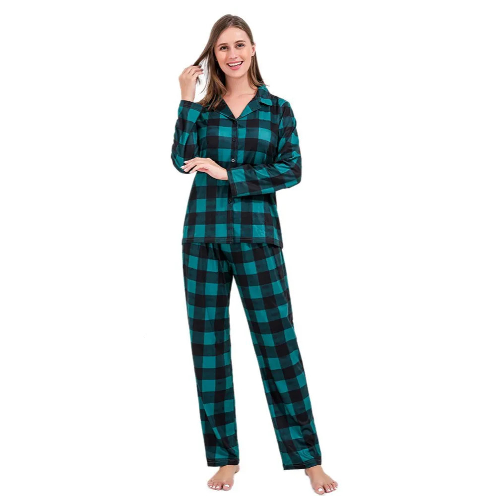 Cute and comfortable green grid family matching Christmas pajamas set for children and parents cute holiday set 241022