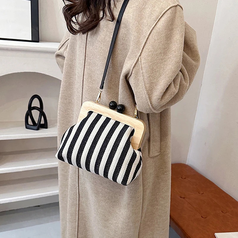 Womens Clutch Purse For Evening Party Striped Pattern Crossbody Bag Niche er Fashion Handbag 241022