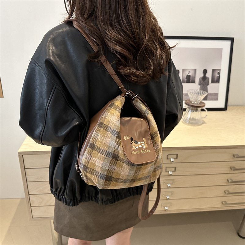 2025 Designer New tote 3 fashionable with niche design and large capacity 2024 autumn shoulder crossbody bag free shipping