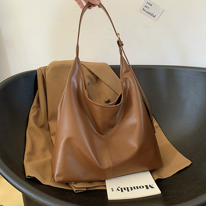 2025 Designer Leisure capacity 3 large for women 2024 autumn new style armpit shoulder simple and fashionable tote bag free shipping