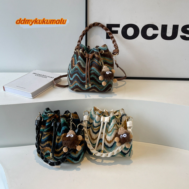 Spring/Summer Bohemian Knitted Pattern Small for Women 2024 New Fashion Color Contrasting Crossbody Pulling Rope Bucket Bag #20 kukumalu