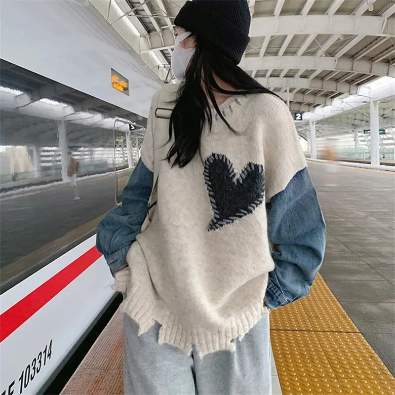 Womens long sleeved floral retro denim patch work knit sweater autumn womens O-neck heart-shaped sweater loose Harajuku sweater 241022
