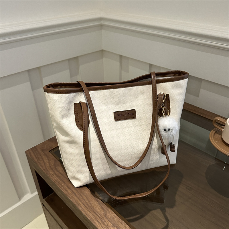 2025 Designer 2024 free 3 designer shipping new handbag casual one shoulder armpit tote bag