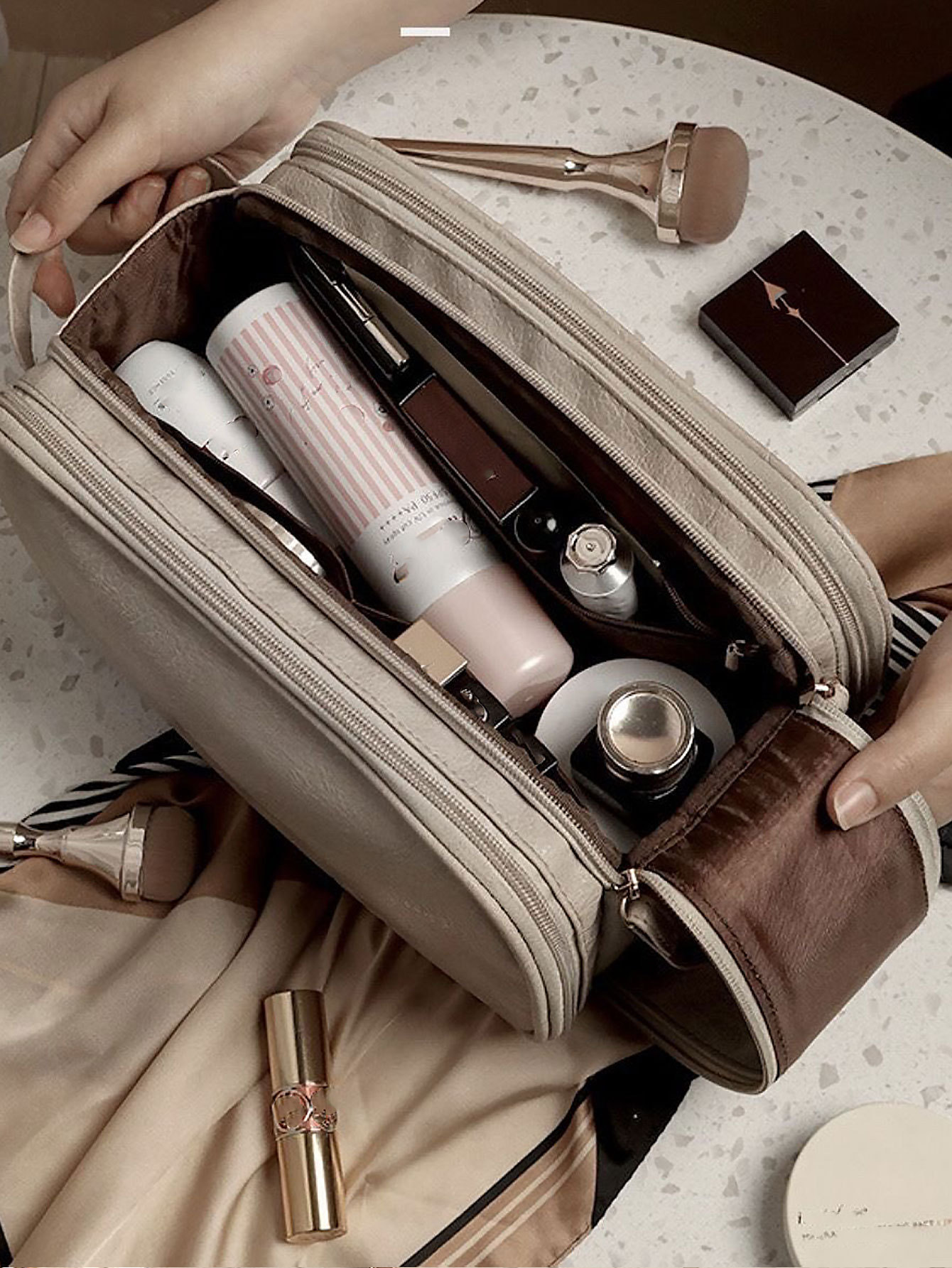 2024 designer free shipping new Makeup capacity womens cosmetic storage travel portable waterproof toiletry tote large bag