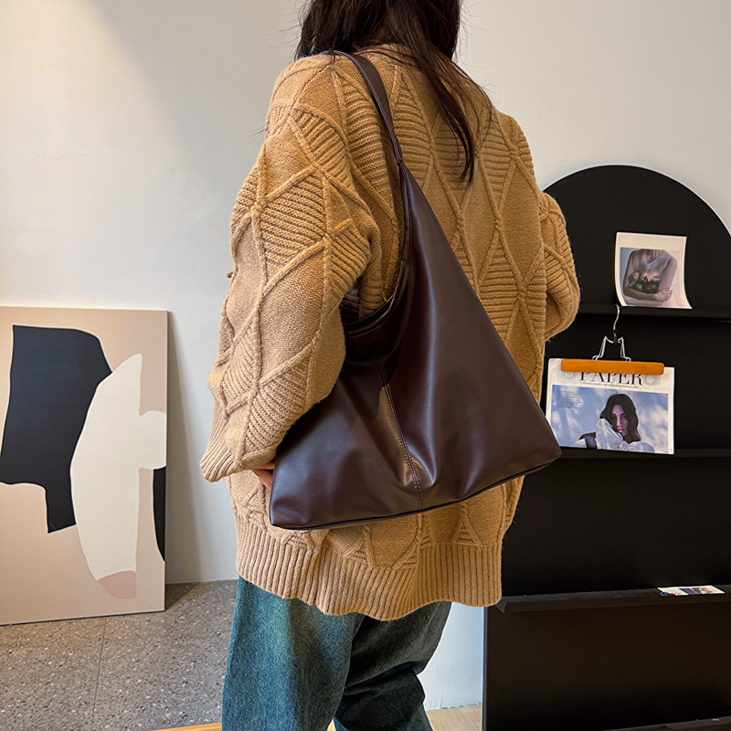 2025 Designer Leisure capacity 3 large for women 2024 autumn new style armpit shoulder simple and fashionable tote bag free shipping