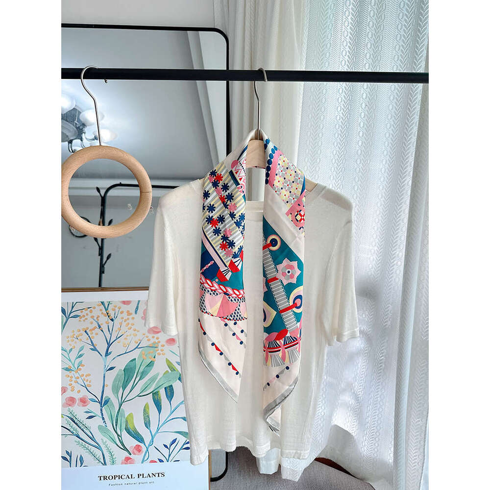 Neckerchief Fashion 2024 Scarf New Scarves Printed Shawl B 100% go Wraps 90X90cm Hijab Twill Womens Silk scarf designers