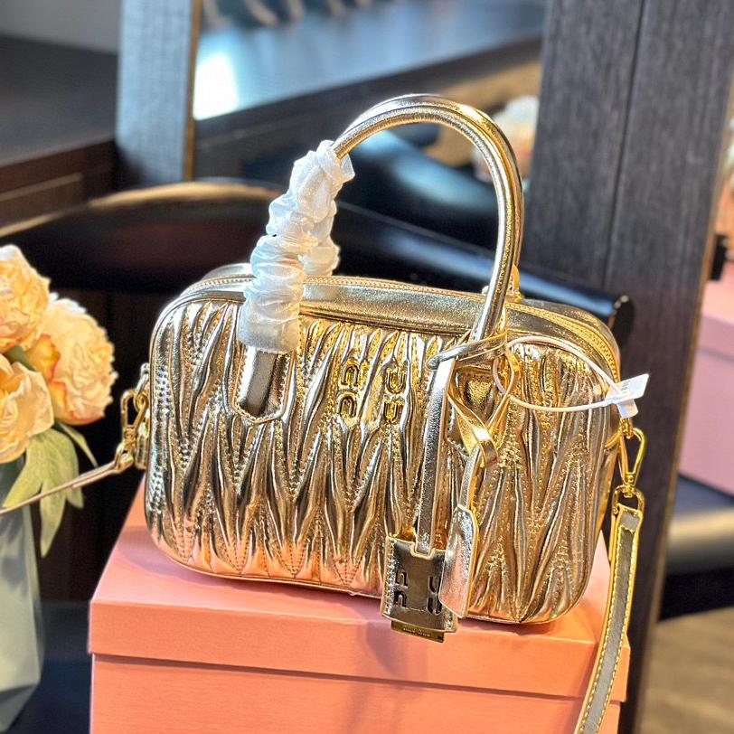 Designer Underarm Bags Womens Mini Handbags Casual Elegant PlushBowling High End Shoulder Bag Pleated wallet Leather Banquet tote Free shipping