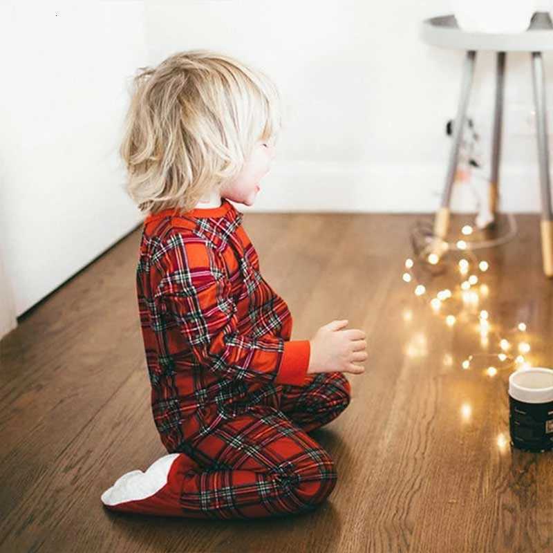 Family Christmas Pajamas Red Plaids Family Matching Clothes Autumn Winter Matching Couple Outfits Parent Children SleepwearXJ241008