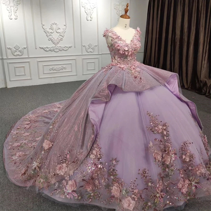 Luxury Lilac Shiny Sexy V-Neck Quinceanera Dresses Ball Gown Appliques Lace 3D Flower Beads Lace-Up Sweet 16 Dress Party Dress Vestidos De 15 Anos