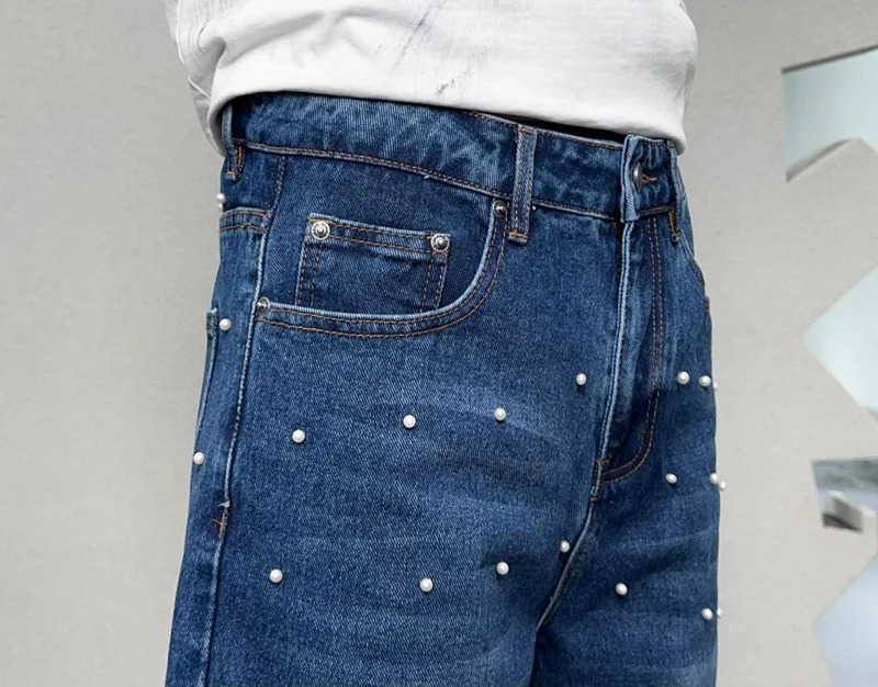 Mens bead streetwear fashionable hip-hop atmosphere loose and casual wide leg straight denim jeans pocket pants mens friend jeans Trousers 241022